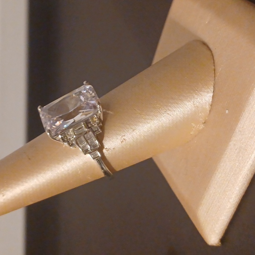 Diamond Simulant Ring! - image 3